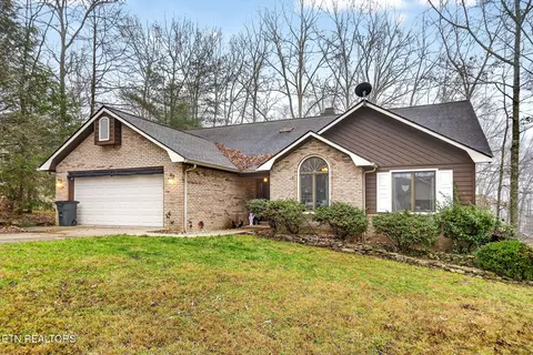 213 Lakeside Dr, Crossville, TN 38558