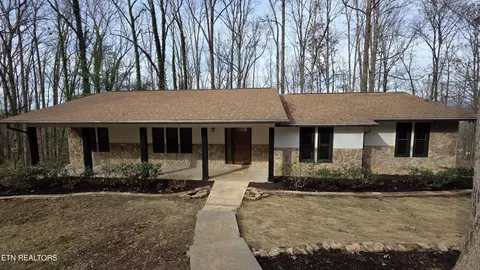 1135 W West Outer Dr, Oak Ridge, TN 37830