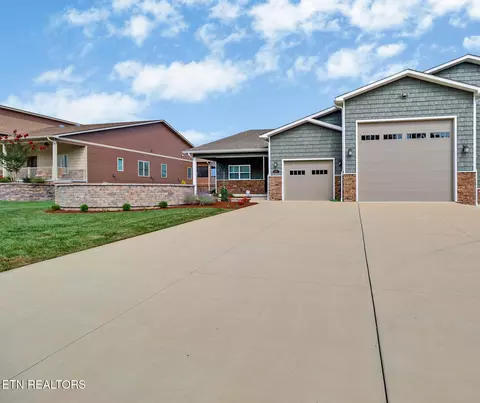 533 Holly Tree Dr, Crossville, TN 38555