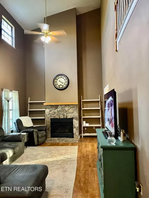Living - 540 Monday Rd, Corryton, TN 37721 photo 2 of 2
