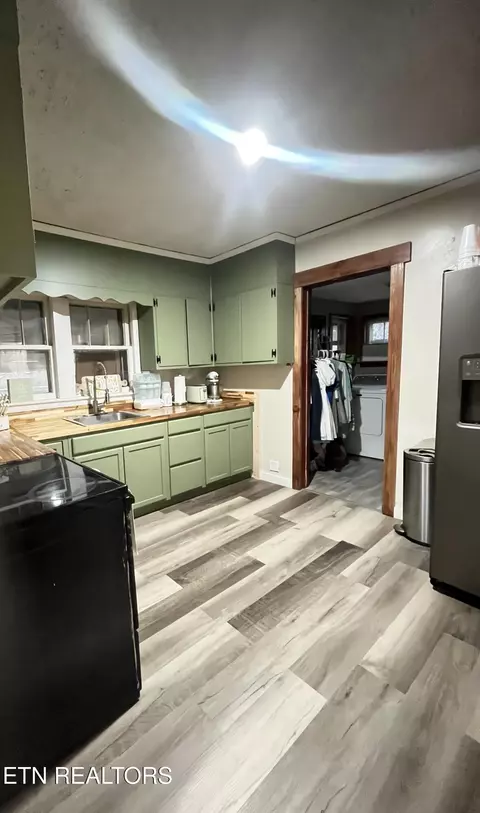 Kitchen - 35 Buffalo Rd, Oneida, TN 37841 photo 1 of 3