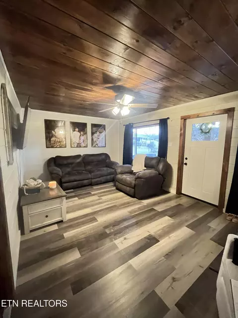 Living - 35 Buffalo Rd, Oneida, TN 37841 photo 1 of 1