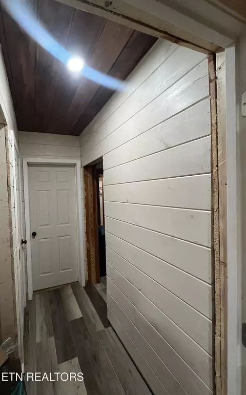 Entry Way - 35 Buffalo Rd, Oneida, TN 37841 photo 2 of 2