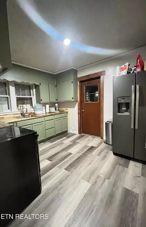 Kitchen - 35 Buffalo Rd, Oneida, TN 37841 photo 3 of 3