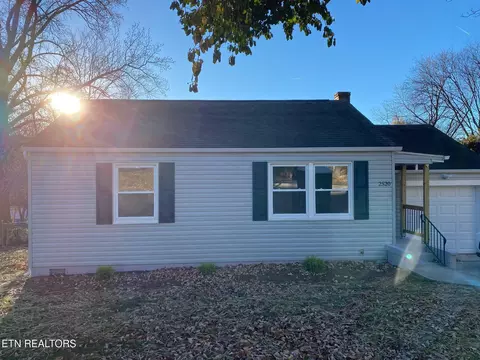 2520 Larkwood Ln, Knoxville, TN 37921