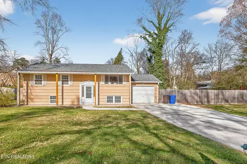 110 Providence Rd, Oak Ridge, TN 37830