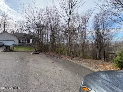 11207 Elm Crest Ln, Knoxville, TN 37932