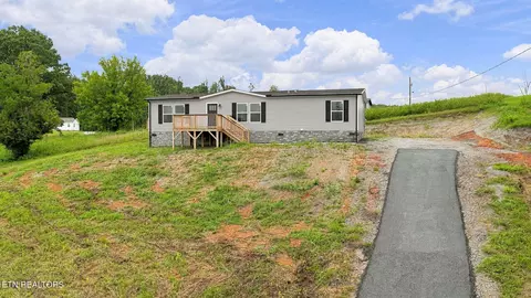 200 Laura Boling Loop Rd, Strawberry Plains, TN 37871