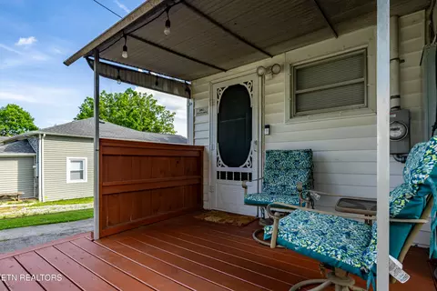 Exterior - 1240 N Wright Rd, Alcoa, TN 37701 photo 3 of 5