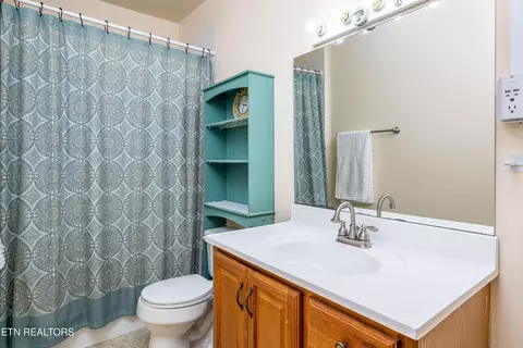 Bath - 1240 N Wright Rd, Alcoa, TN 37701 photo 1 of 1