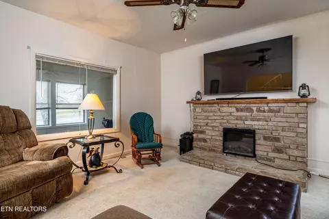 Living - 1240 N Wright Rd, Alcoa, TN 37701 photo 1 of 1