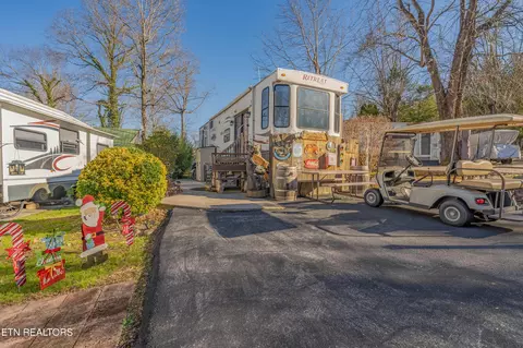 4229 E Pkwy, Gatlinburg, TN 37738
