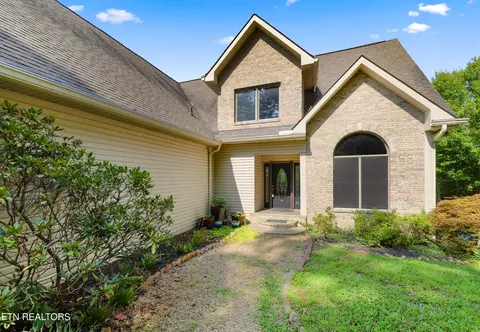 1420 Lakeview Dr, Sharps Chapel, TN 37866