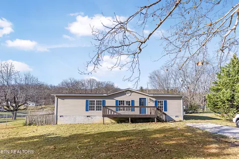 806 Reynolds Ave, Clinton, TN 37716