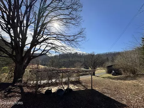 1135 Ned Clark Rd, Bean Station, TN 37708