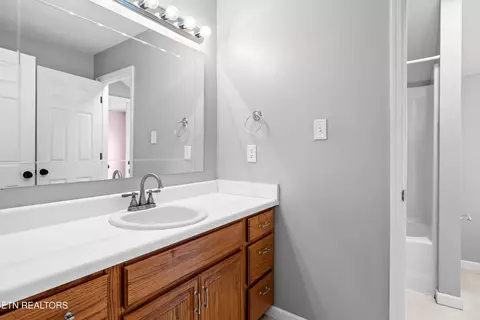 Bath - 6619 Ruby June Ln, Corryton, TN 37721 photo 4 of 4