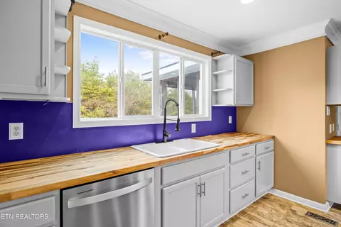 Kitchen - 6619 Ruby June Ln, Corryton, TN 37721 photo 6 of 7