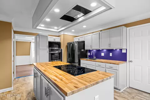 Kitchen - 6619 Ruby June Ln, Corryton, TN 37721 photo 5 of 7