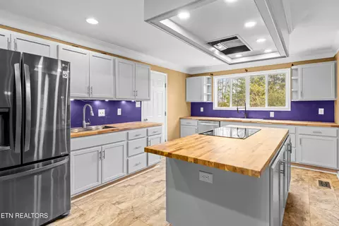 Kitchen - 6619 Ruby June Ln, Corryton, TN 37721 photo 1 of 7