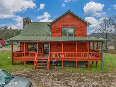 147 R R Sawmill Rd, Harriman, TN 37748