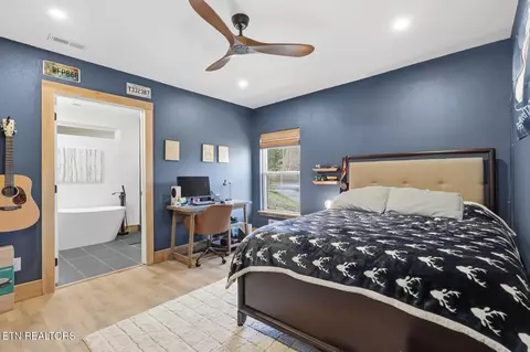 Bedroom - 8523 Heiskell Rd, Powell, TN 37849 photo 1 of 5
