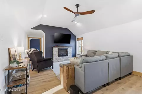 Entry Way - 8523 Heiskell Rd, Powell, TN 37849 photo 1 of 1