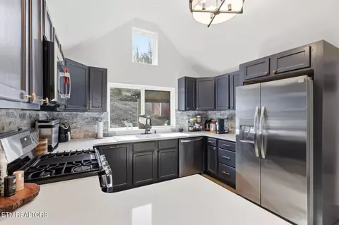 Kitchen - 8523 Heiskell Rd, Powell, TN 37849 photo 3 of 4