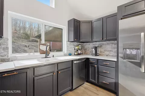 Kitchen - 8523 Heiskell Rd, Powell, TN 37849 photo 4 of 4