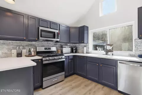Kitchen - 8523 Heiskell Rd, Powell, TN 37849 photo 2 of 4
