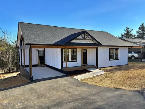 176 Granby Ln, Harrogate, TN 37752