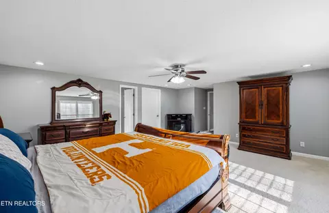 Bedroom - 1088 E Wolf Valley Rd, Heiskell, TN 37754 photo 2 of 4