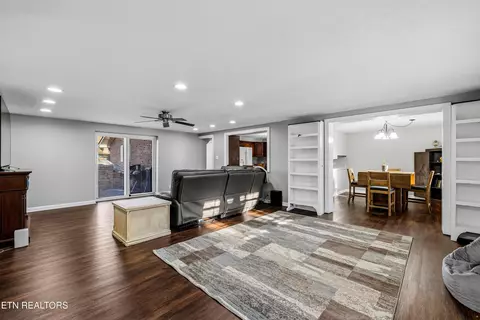 Living - 1088 E Wolf Valley Rd, Heiskell, TN 37754 photo 3 of 4