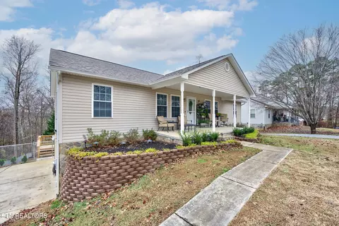 1479 Green Acres Dr, Newport, TN 37821