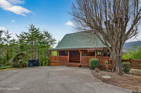 1937 Cougar Crossing Way, Sevierville, TN 37876