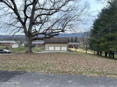 160 Lincoln Dr, Harrogate, TN 37752