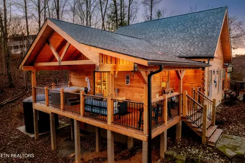 1890 Natures Lane Ln, Sevierville, TN 37862