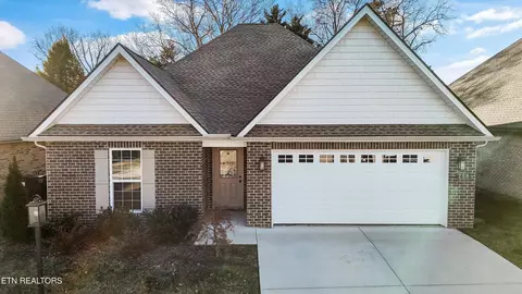 258 Sand Hills Dr, Maryville, TN 37801