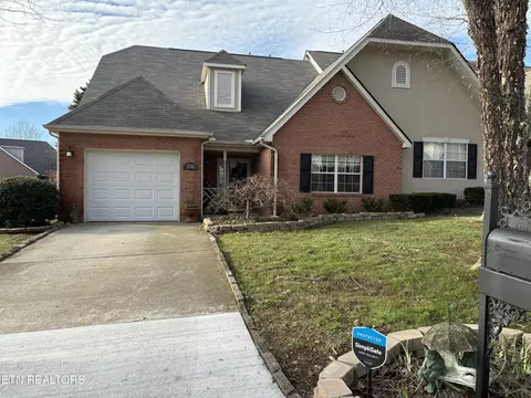 2733 Knob Creek Ln, Knoxville, TN 37912