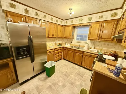 Kitchen - 224 Walnut Hill Ln, Ewing, VA 24248 photo 3 of 3