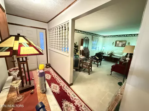 Entry Way - 224 Walnut Hill Ln, Ewing, VA 24248 photo 2 of 4