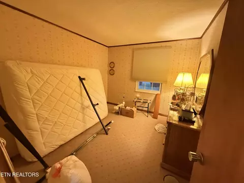 Bedroom - 224 Walnut Hill Ln, Ewing, VA 24248 photo 1 of 3