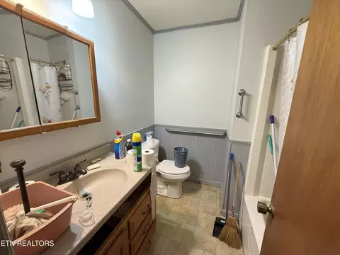 Bath - 224 Walnut Hill Ln, Ewing, VA 24248 photo 1 of 2