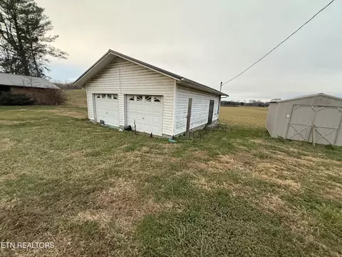 Exterior - 224 Walnut Hill Ln, Ewing, VA 24248 photo 2 of 7