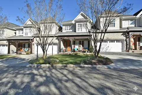 10111 Autumn Valley Ln, Knoxville, TN 37922