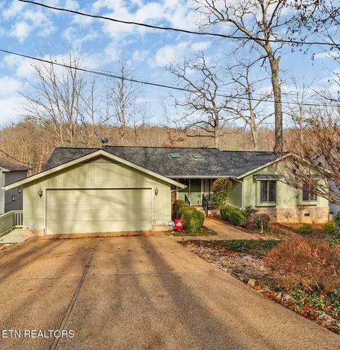 137 Shore Ln, Crossville, TN 38558