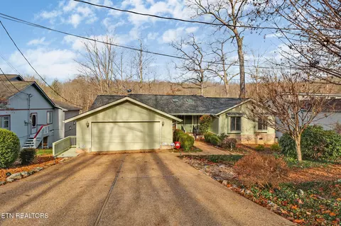 137 Shore Ln, Crossville, TN 38558