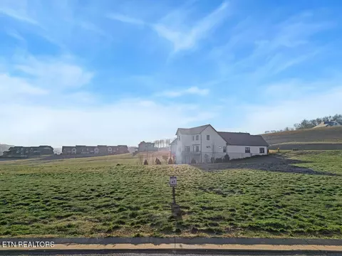 5220 Old Club Rd, Loudon, TN 37774