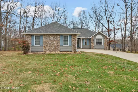 121 St George Dr, Crossville, TN 38558