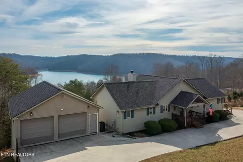 110 Little Deer Path Ln, La Follette, TN 37766