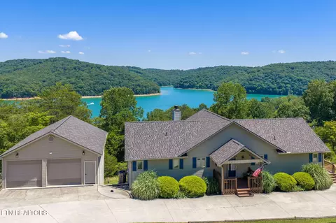 110 Little Deer Path Ln, La Follette, TN 37766